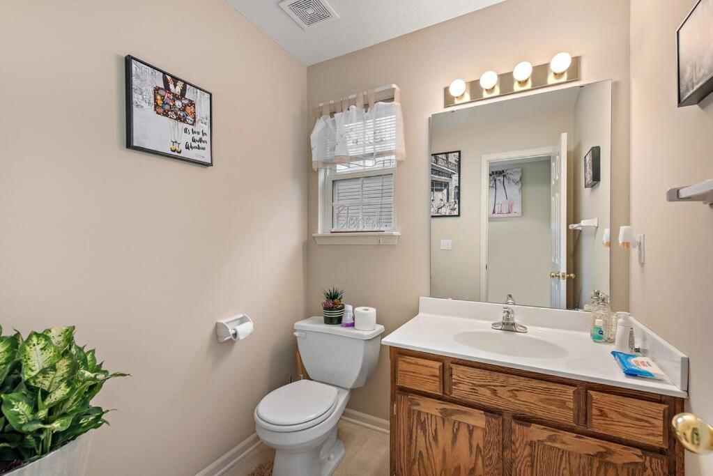 Beautiful Townhome, 11 Minutes To Downtown, Kcmo. 캔자스시티 외부 사진