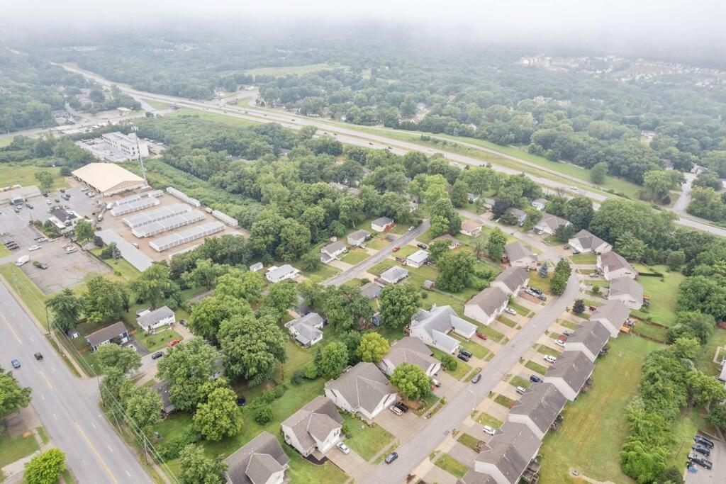 Beautiful Townhome, 11 Minutes To Downtown, Kcmo. 캔자스시티 외부 사진
