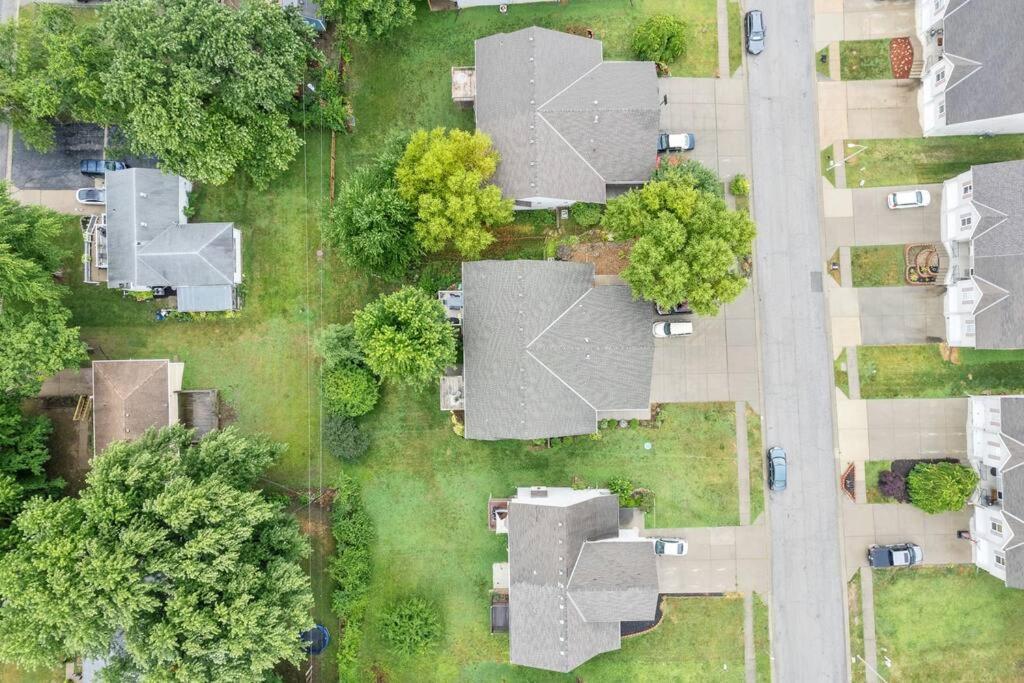 Beautiful Townhome, 11 Minutes To Downtown, Kcmo. 캔자스시티 외부 사진