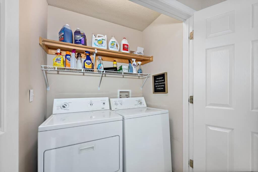 Beautiful Townhome, 11 Minutes To Downtown, Kcmo. 캔자스시티 외부 사진