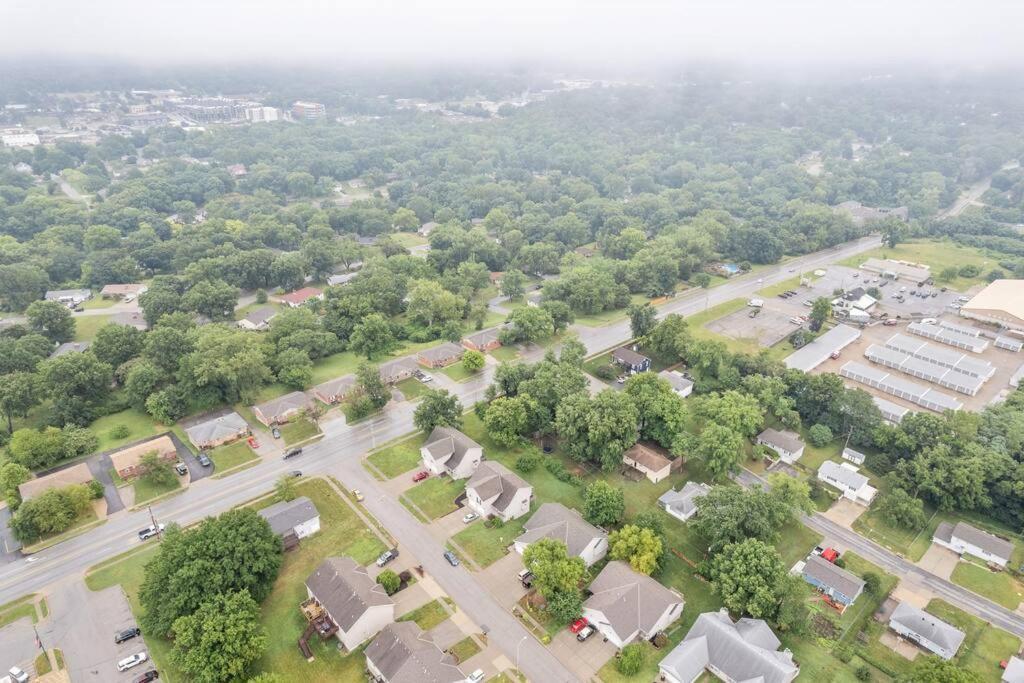Beautiful Townhome, 11 Minutes To Downtown, Kcmo. 캔자스시티 외부 사진