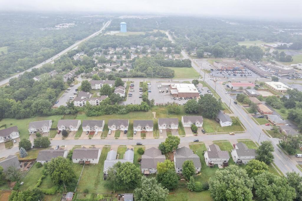Beautiful Townhome, 11 Minutes To Downtown, Kcmo. 캔자스시티 외부 사진