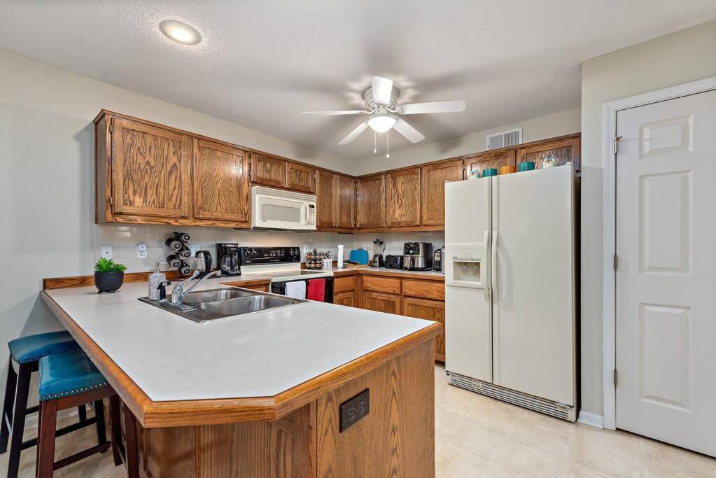Beautiful Townhome, 11 Minutes To Downtown, Kcmo. 캔자스시티 외부 사진