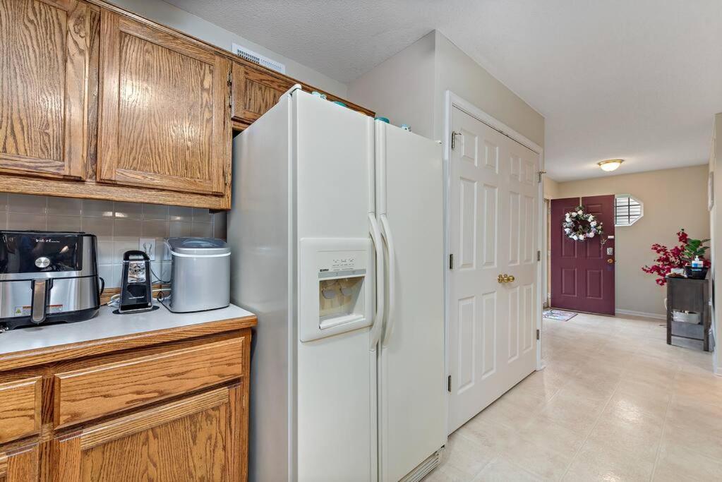 Beautiful Townhome, 11 Minutes To Downtown, Kcmo. 캔자스시티 외부 사진