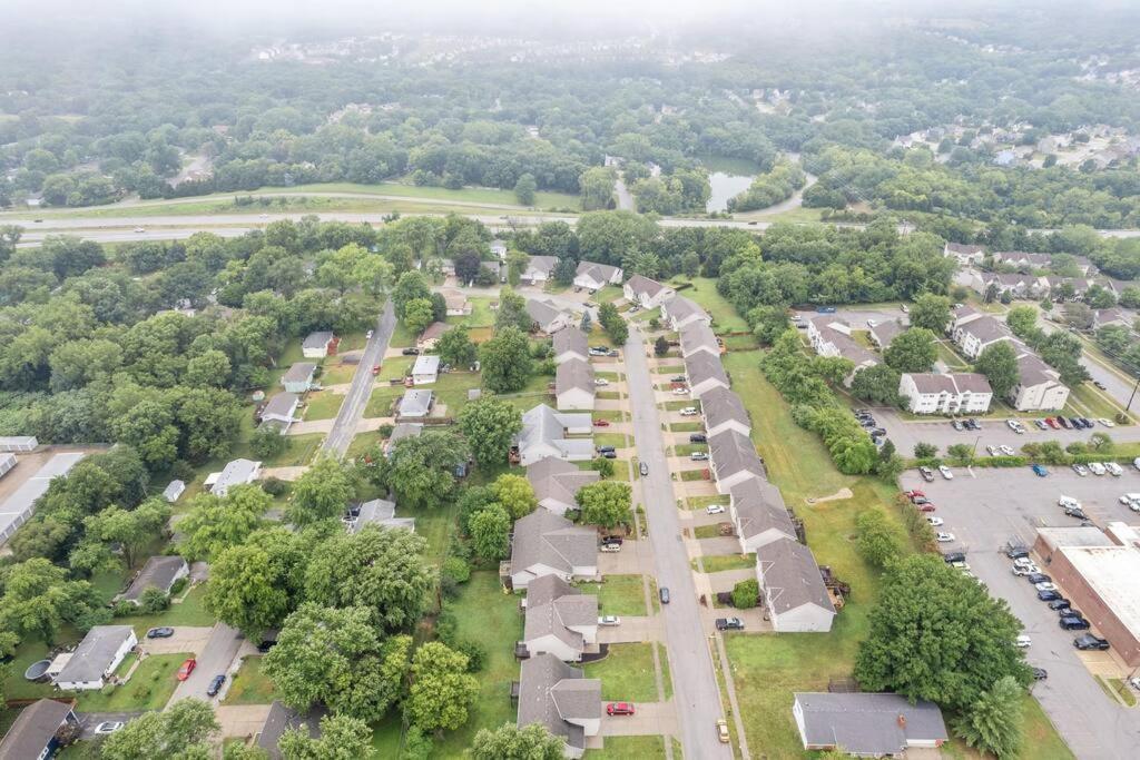 Beautiful Townhome, 11 Minutes To Downtown, Kcmo. 캔자스시티 외부 사진