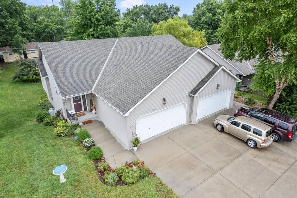 Beautiful Townhome, 11 Minutes To Downtown, Kcmo. 캔자스시티 외부 사진