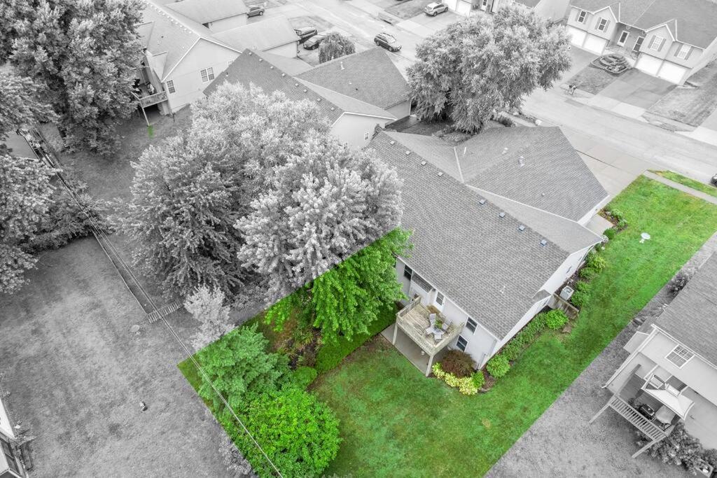 Beautiful Townhome, 11 Minutes To Downtown, Kcmo. 캔자스시티 외부 사진