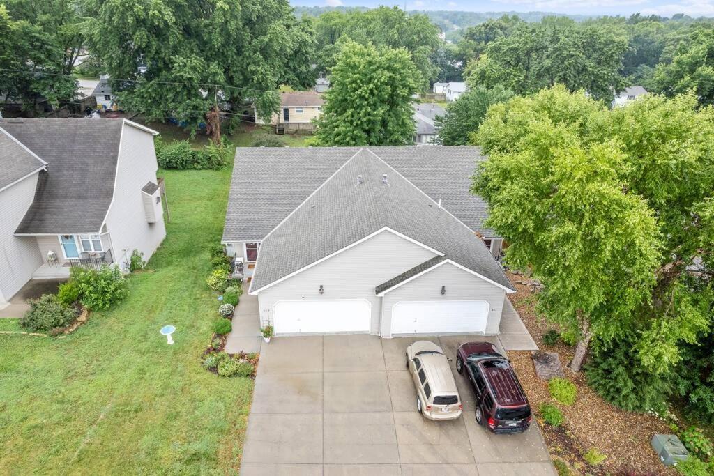 Beautiful Townhome, 11 Minutes To Downtown, Kcmo. 캔자스시티 외부 사진